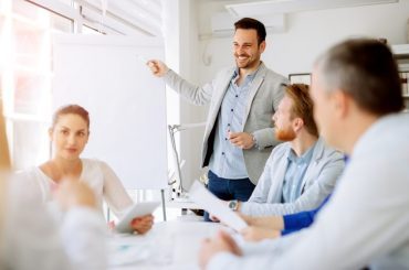 Pourquoi suivre une formation en management à Paris